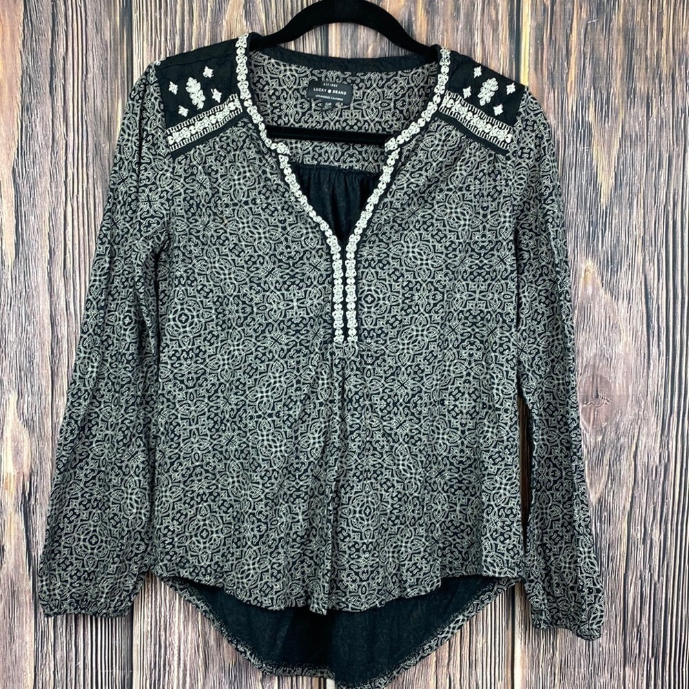 Lucky Brand Black & White Top With Embroidered Shoulder & Back Detail- Sz Small
